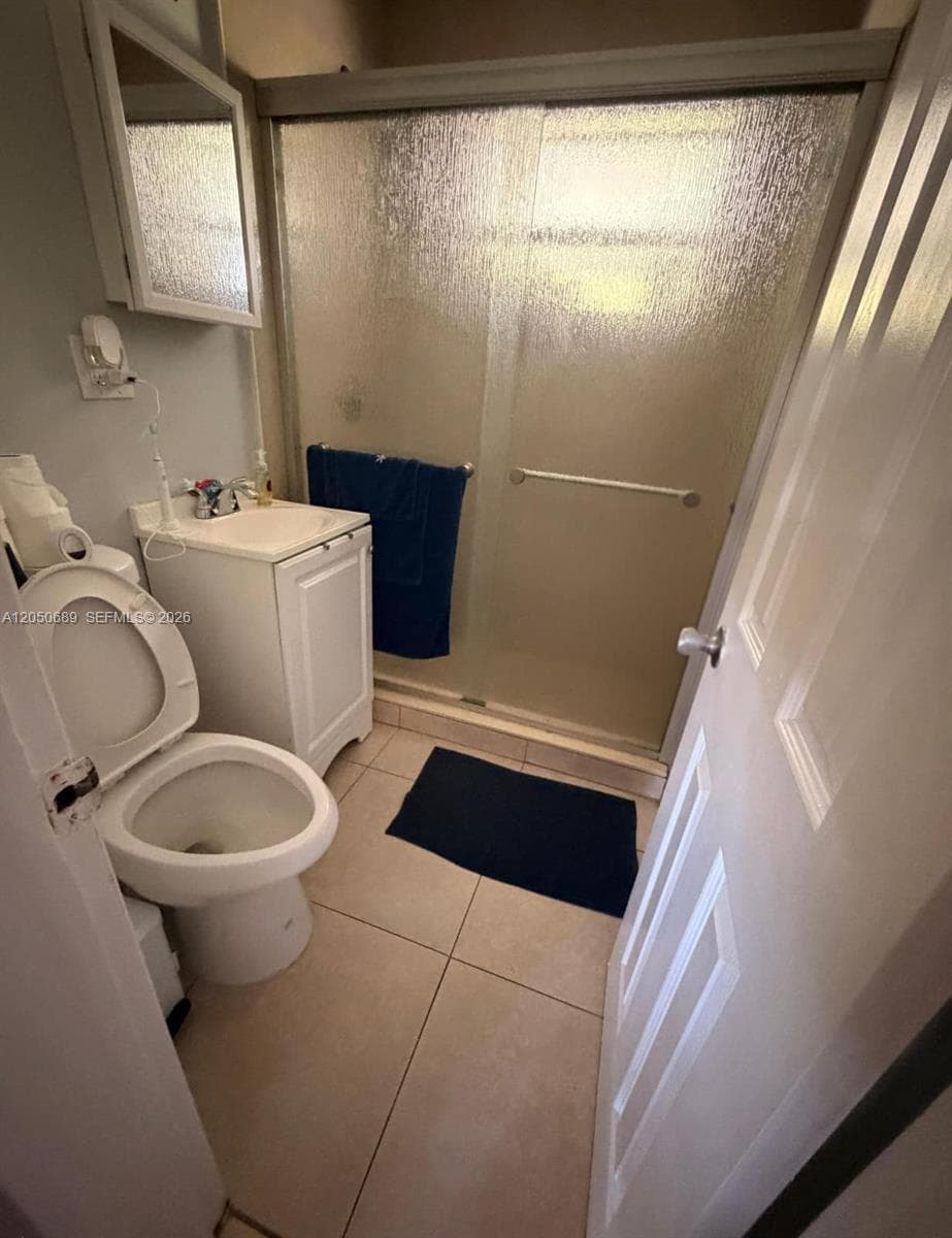 695 697 Curtiss Dr, Opa-Locka, FL 33054 — zdjęcie 2