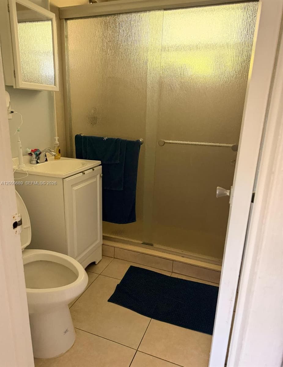 695 697 Curtiss Dr, Opa-Locka, FL 33054 — zdjęcie 3