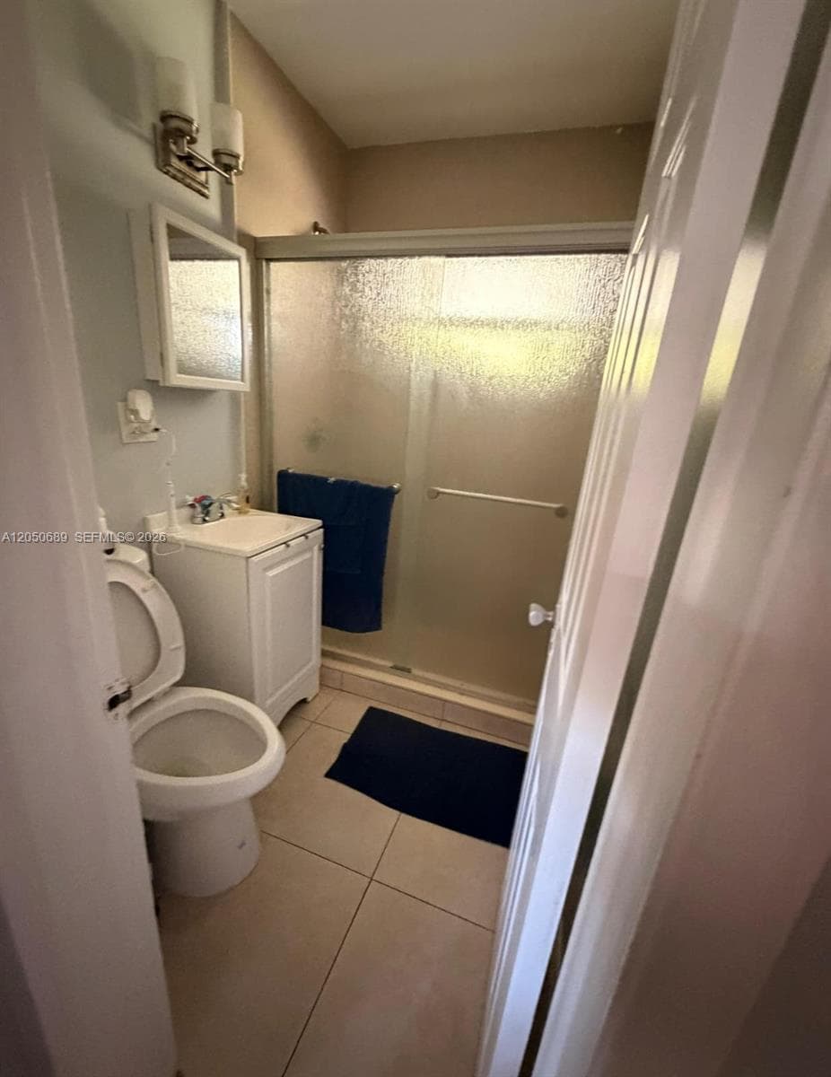 695 697 Curtiss Dr, Opa-Locka, FL 33054 — zdjęcie 4