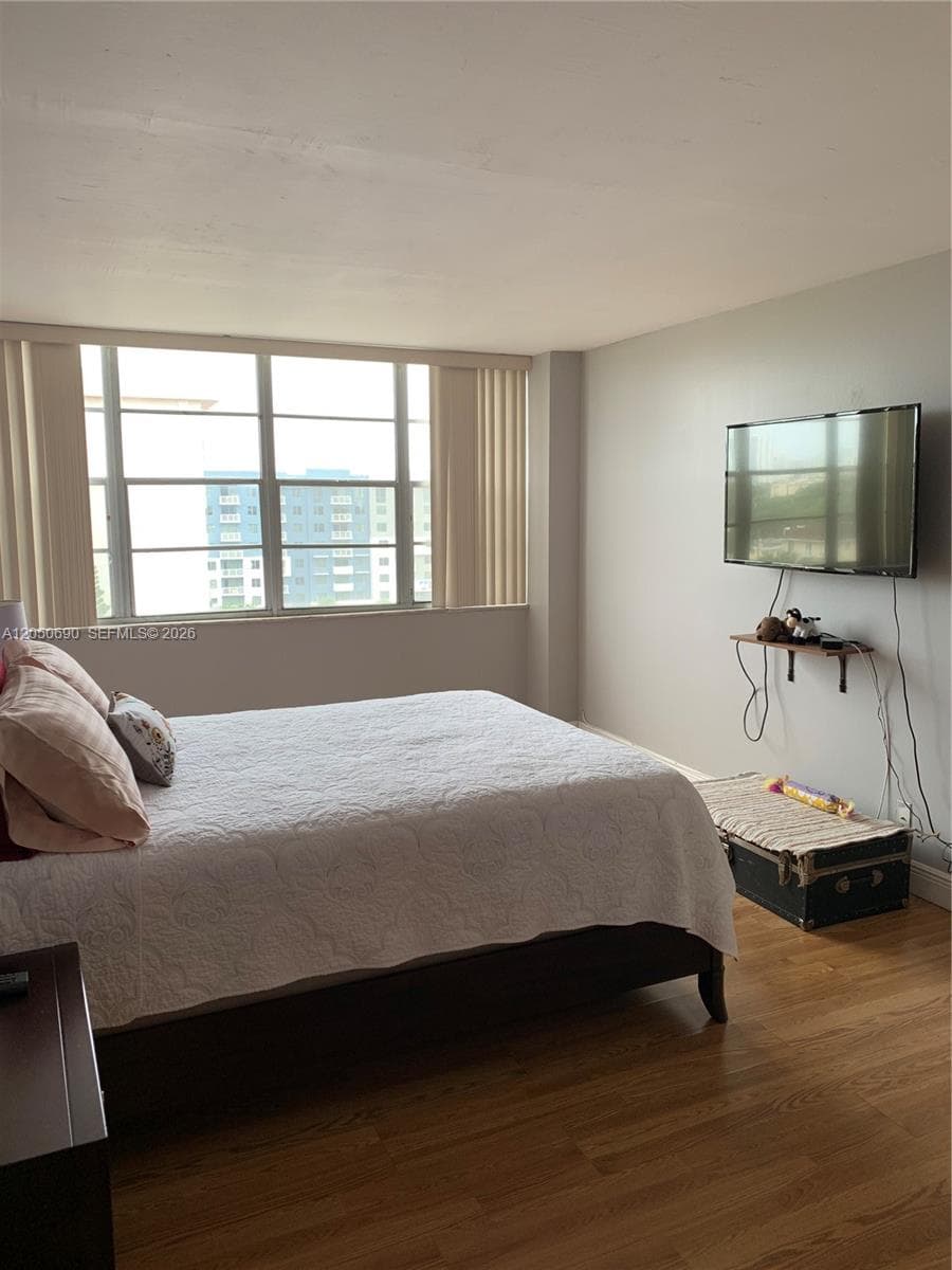 2025 NE 164th St # 808, North Miami Beach, FL 33162 — zdjęcie 2