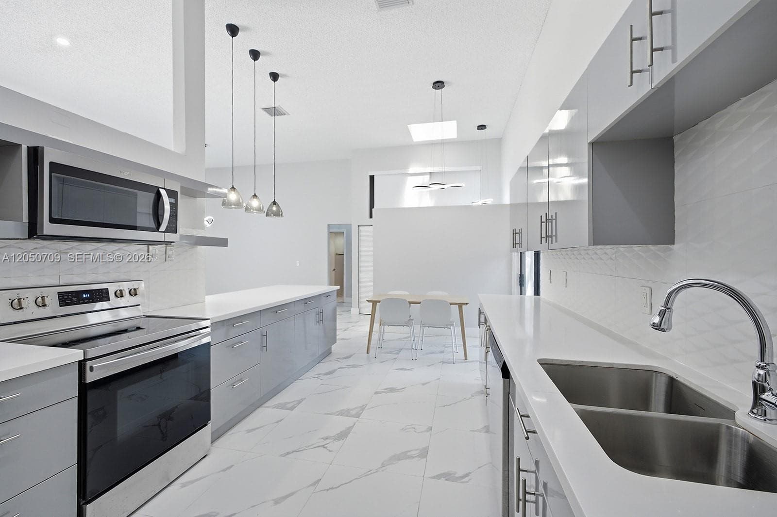 605 Leslie Dr, Hallandale Beach, FL 33009 — zdjęcie 3