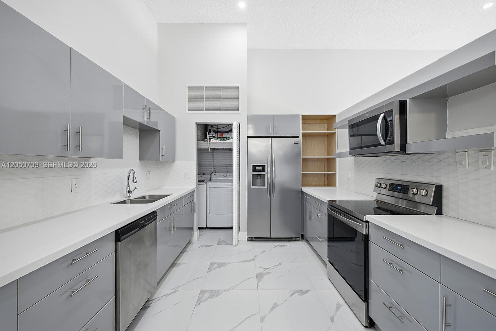 605 Leslie Dr, Hallandale Beach, FL 33009 — zdjęcie 4