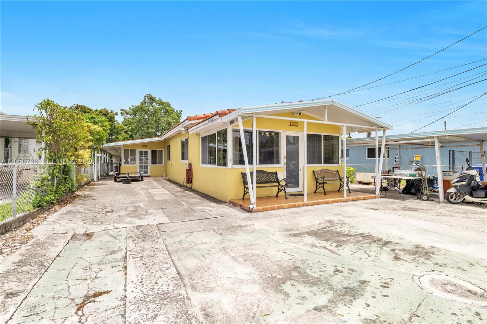 1052 NW 25th Ave, Miami, FL 33125 — zdjęcie 2