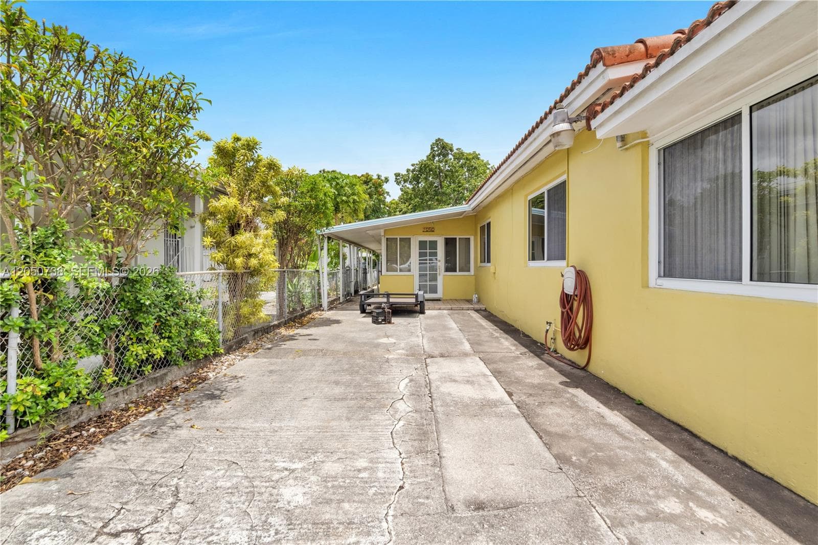 1052 NW 25th Ave, Miami, FL 33125 — zdjęcie 3