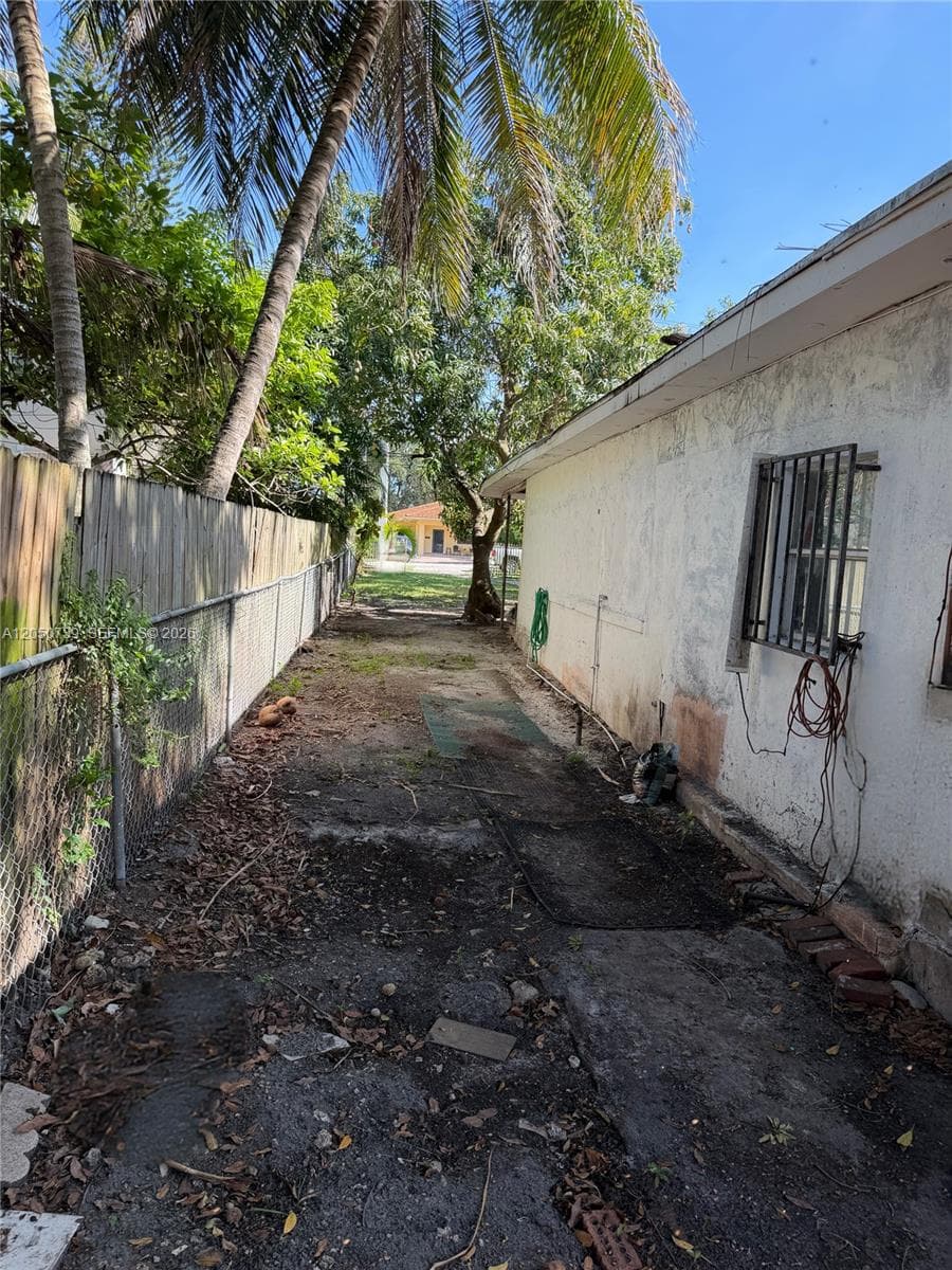 3555 SW 23rd St, Miami, FL 33145 — zdjęcie 5