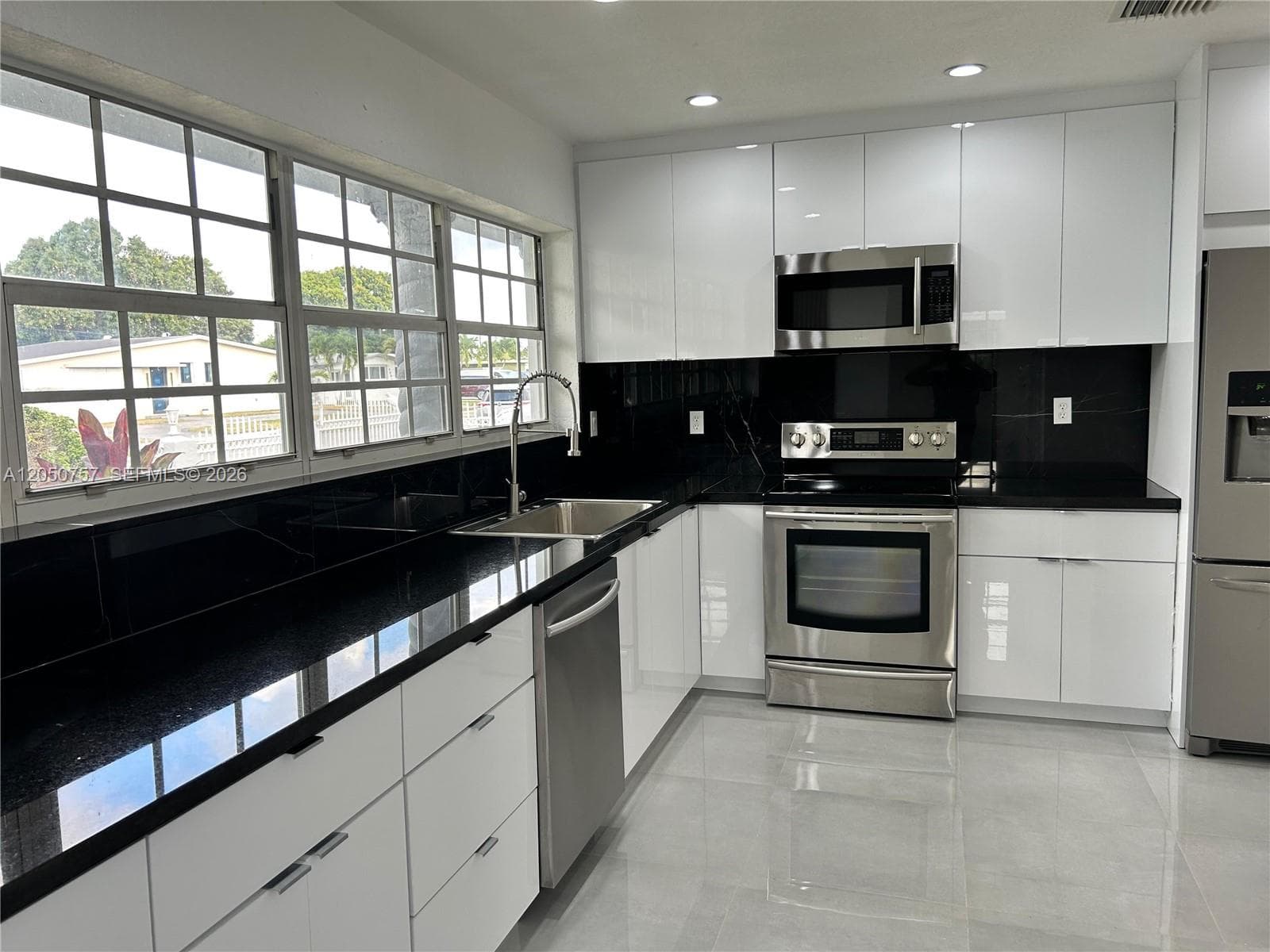 19522 NW 37th Ct, Miami Gardens, FL 33055 — zdjęcie 5