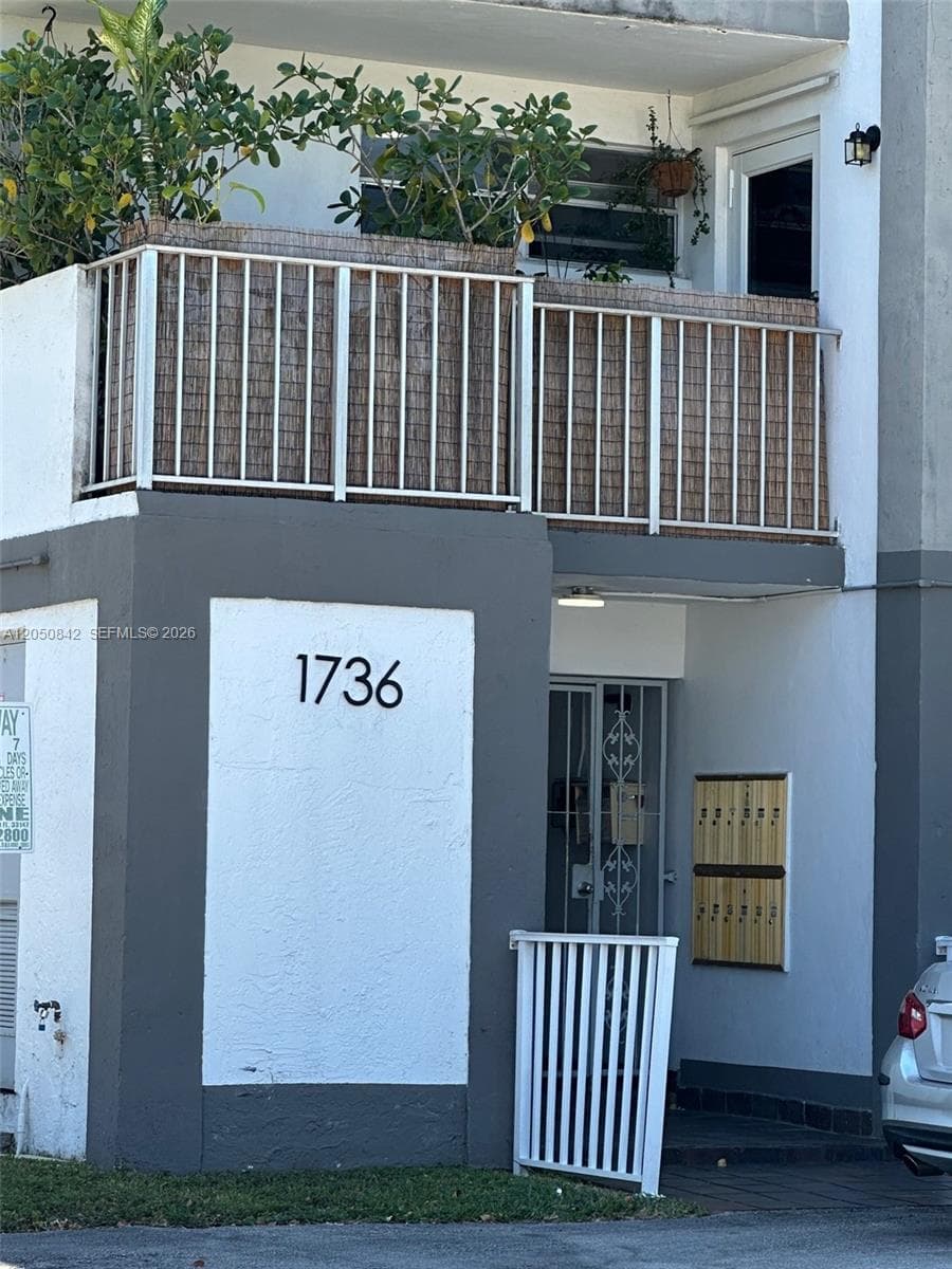 1736 SW 19th St # 404, Miami, FL 33145 — zdjęcie 2