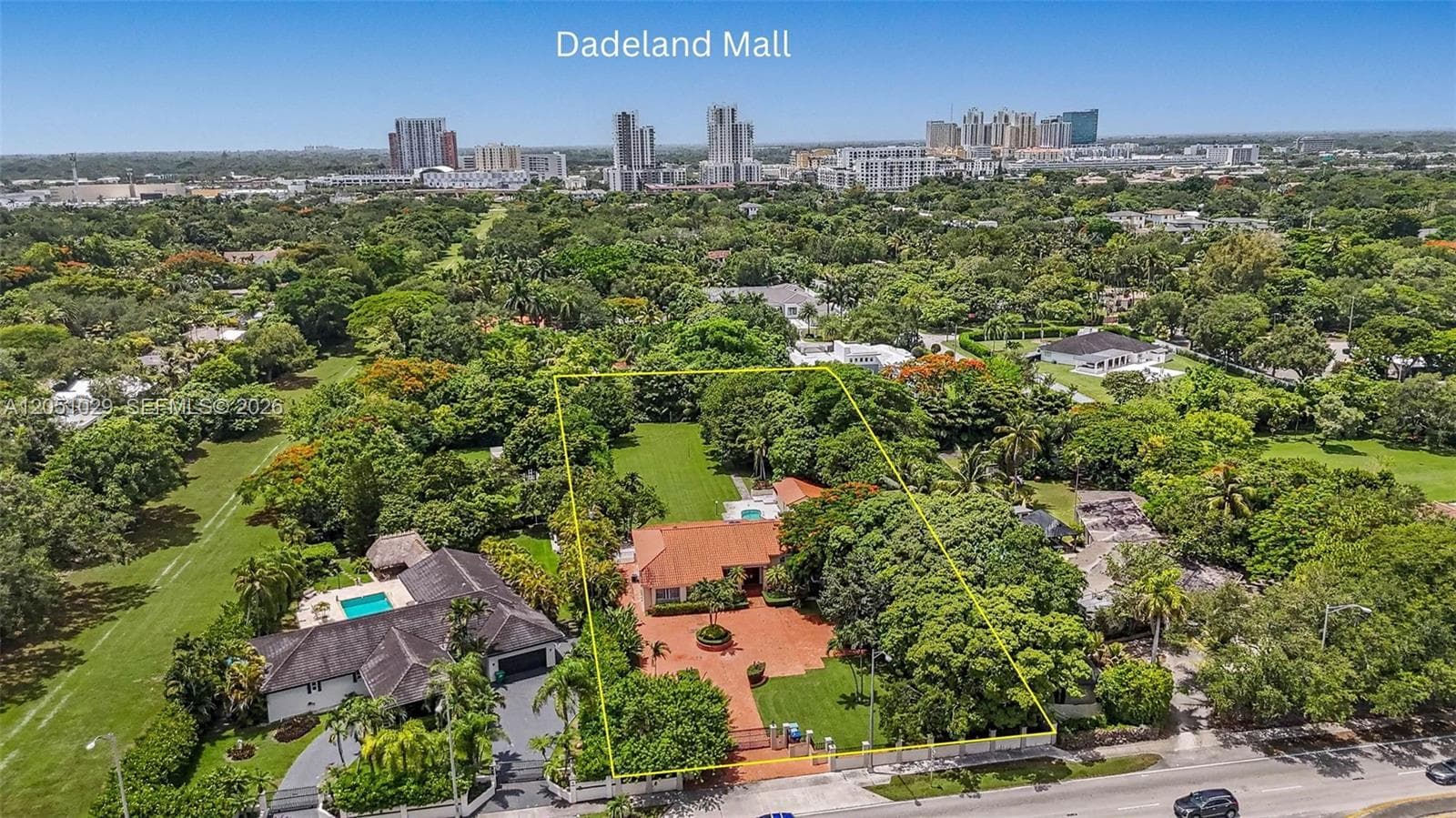 7030 Sunset Dr, Miami, FL 33143 — zdjęcie 2