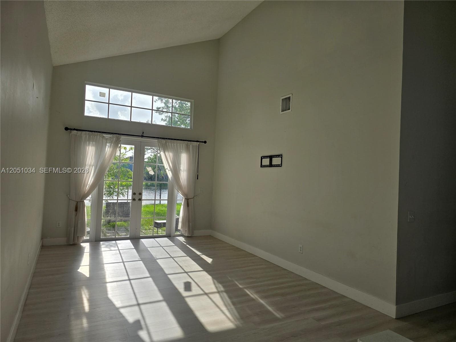 150 NW 151st Ave, Pembroke Pines, FL 33028 — zdjęcie 2