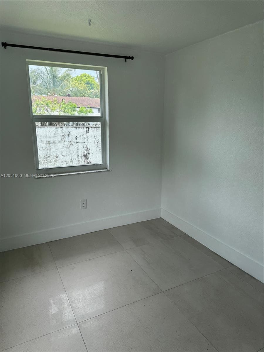 61 NW 53rd St, Miami, FL 33127 — zdjęcie 4