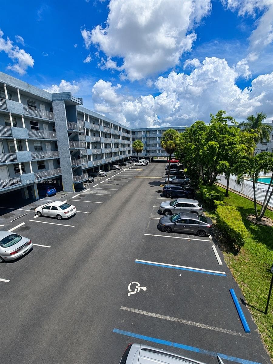 1655 W 44th Pl # 304, Hialeah, FL 33012 — zdjęcie 2