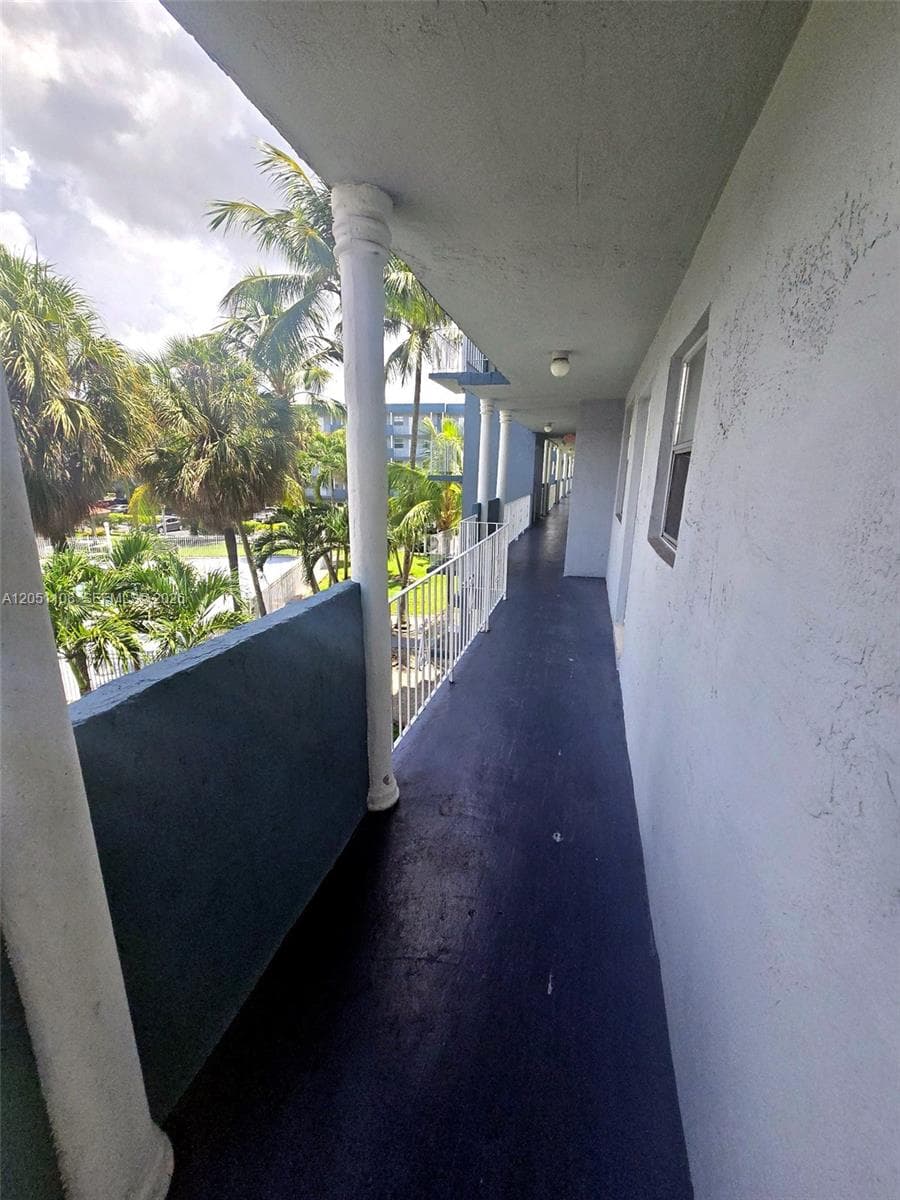 1655 W 44th Pl # 304, Hialeah, FL 33012 — zdjęcie 3