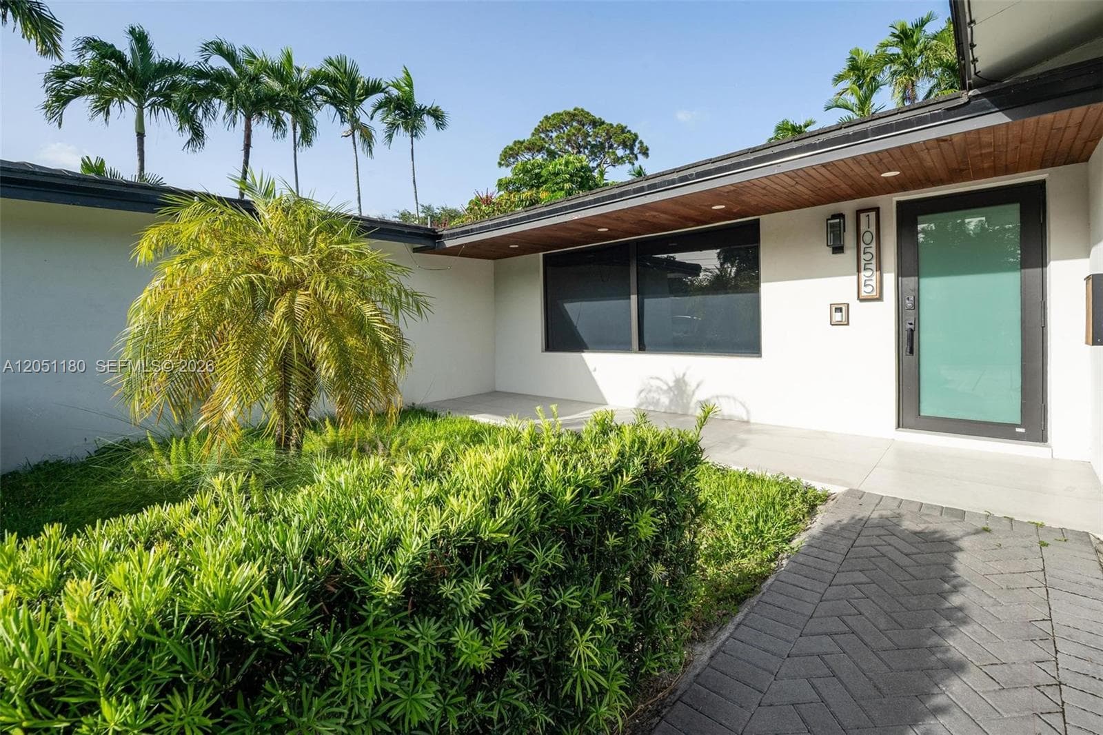 10555 NE 2nd Ave, Miami Shores, FL 33138 — zdjęcie 2