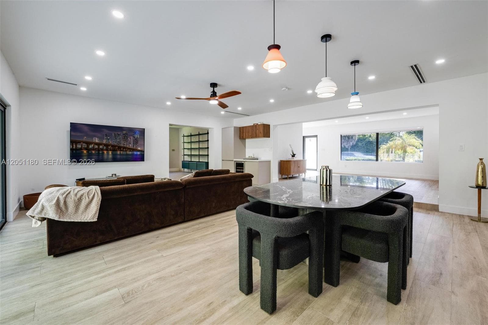 10555 NE 2nd Ave, Miami Shores, FL 33138 — zdjęcie 5
