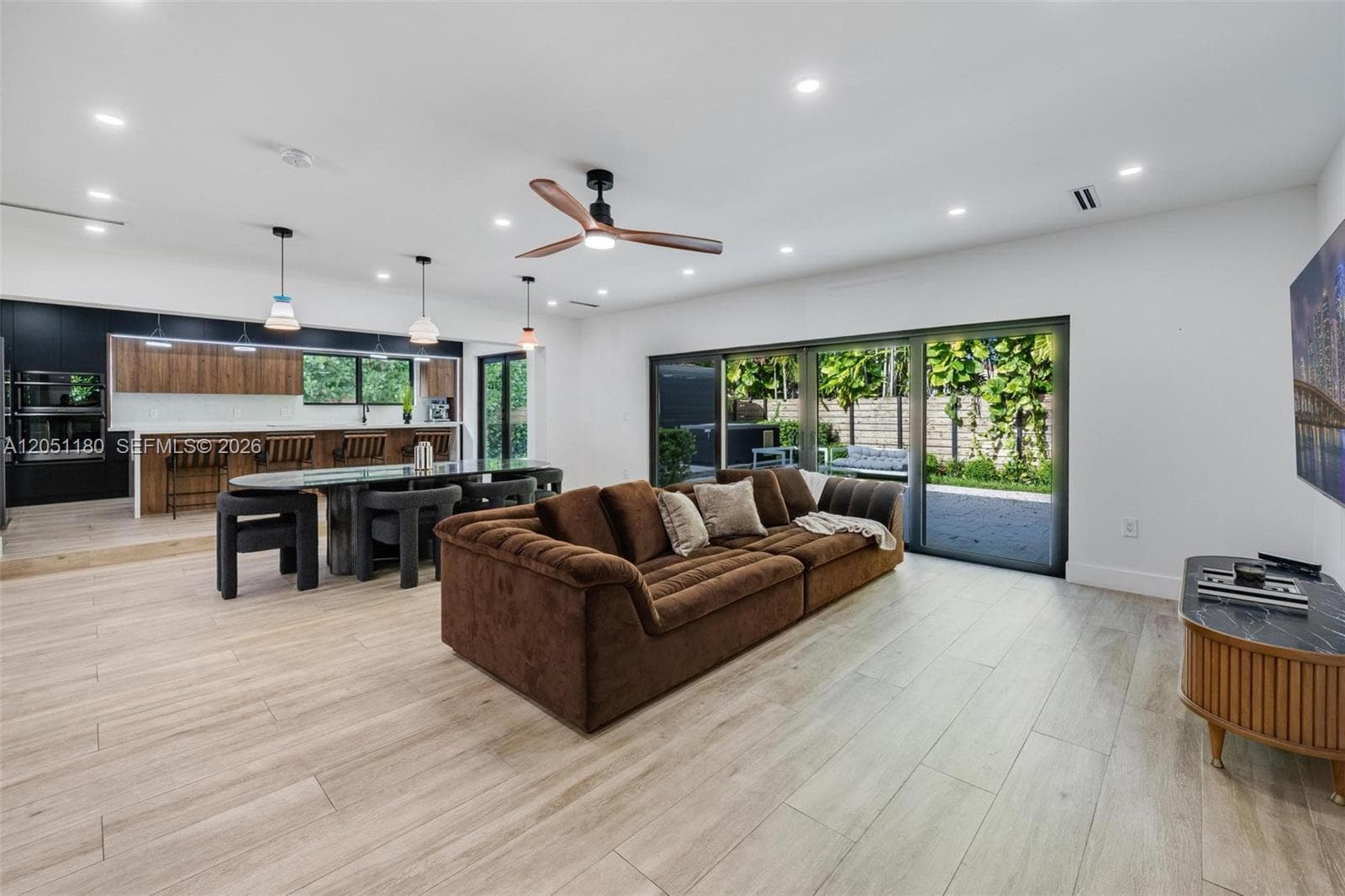 10555 NE 2nd Ave, Miami Shores, FL 33138 — zdjęcie 4