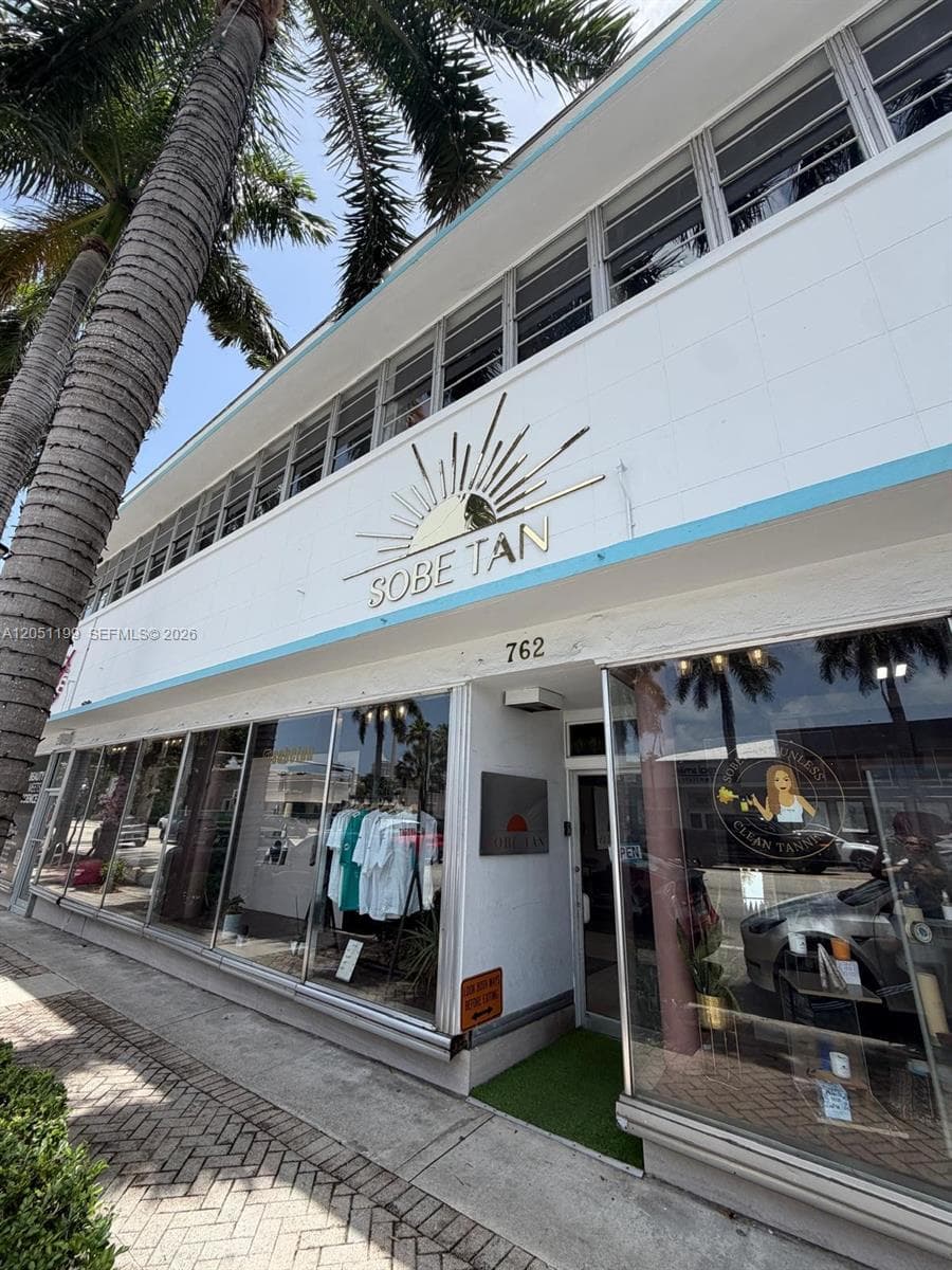 762 W 41st St, Miami Beach, FL 33140
