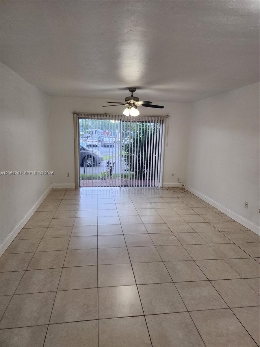 7410 SW 82nd St # K110, Miami, FL 33143 — zdjęcie 3