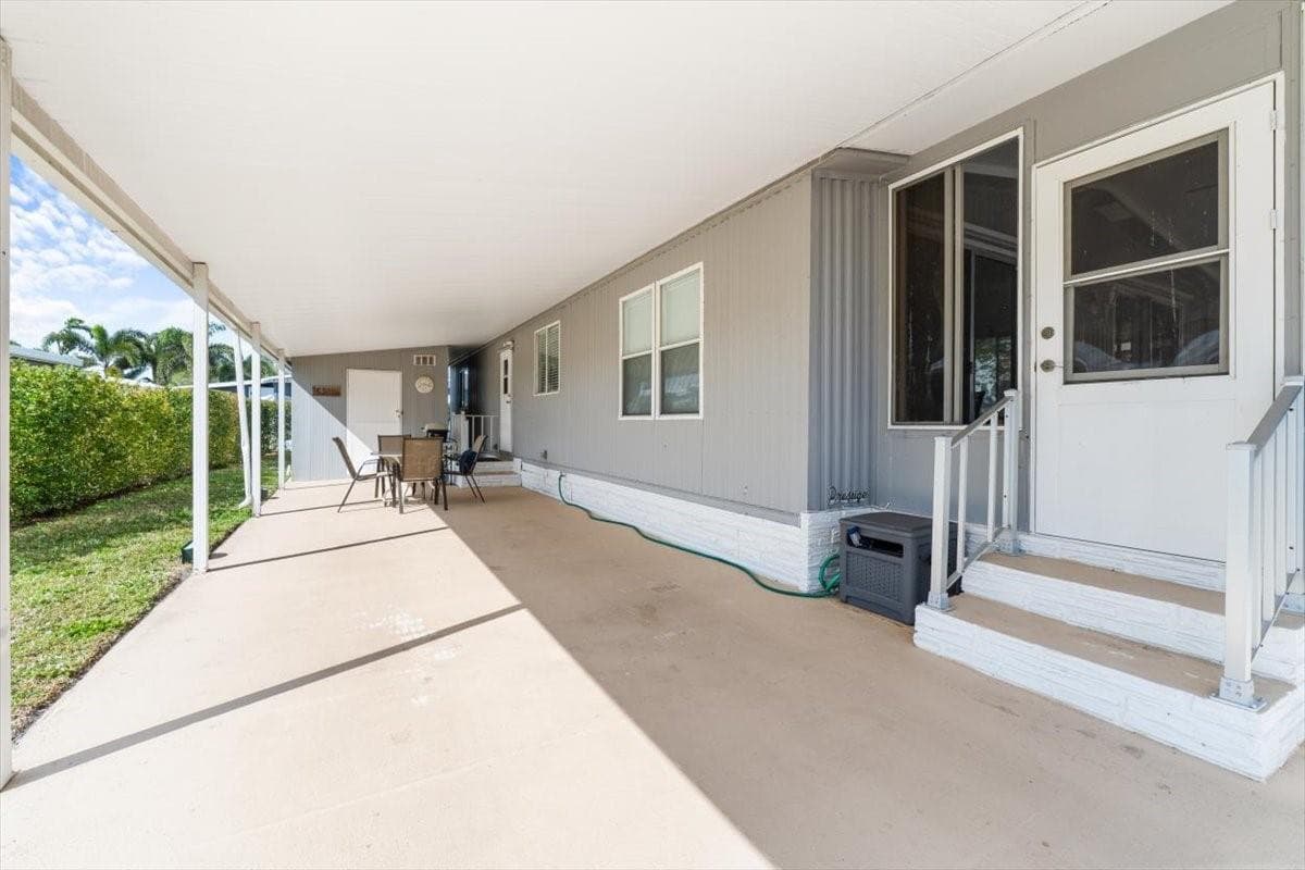 5389 NW 3rd Avenue, Deerfield Beach, FL 33064 — zdjęcie 2