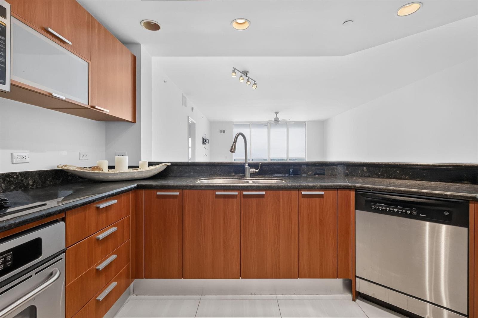2650 Lake Shore Drive # 1005, Riviera Beach, FL 33404 — zdjęcie 3