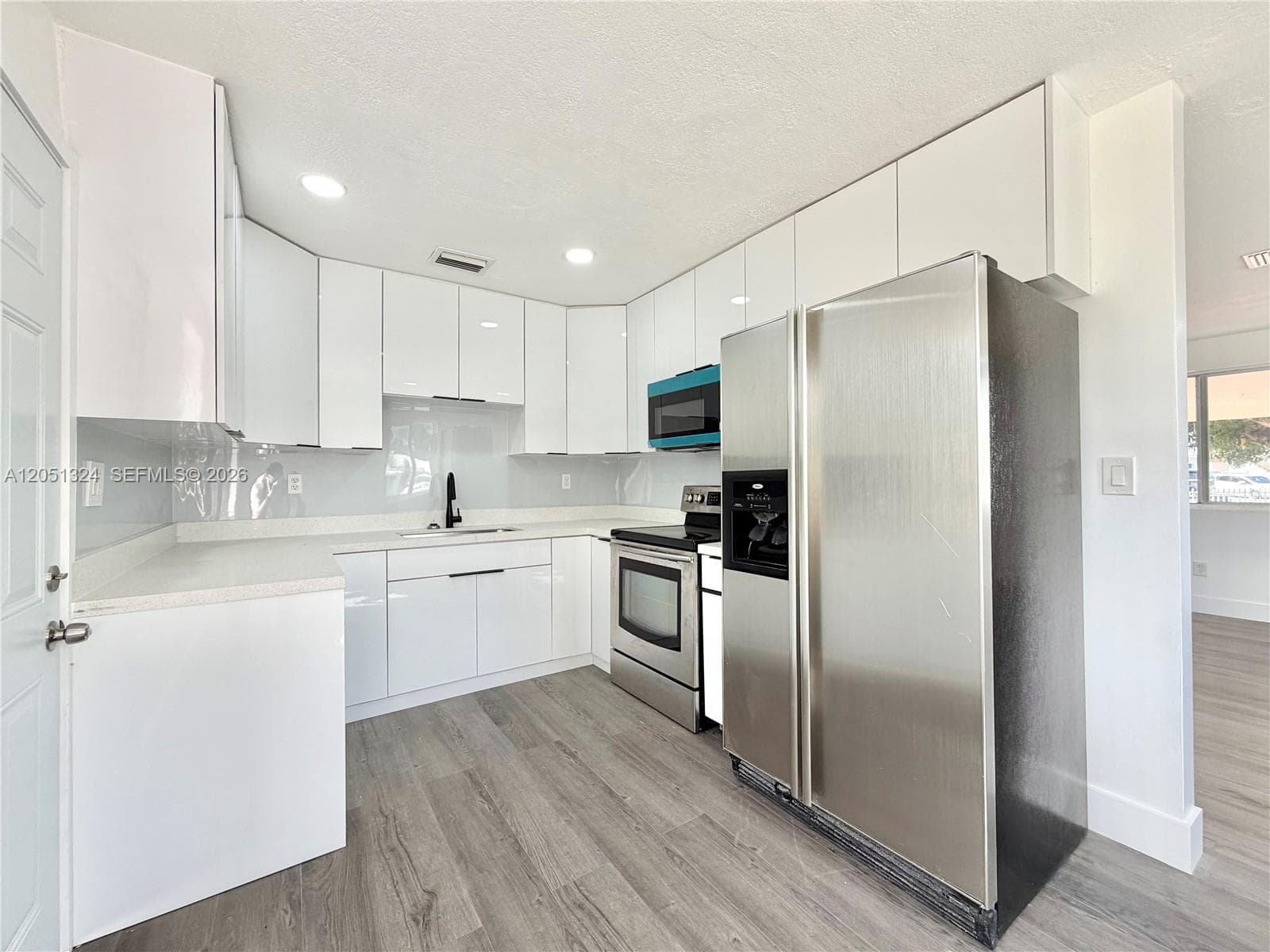 685 SE Park Dr, Hialeah, FL 33010 — zdjęcie 2