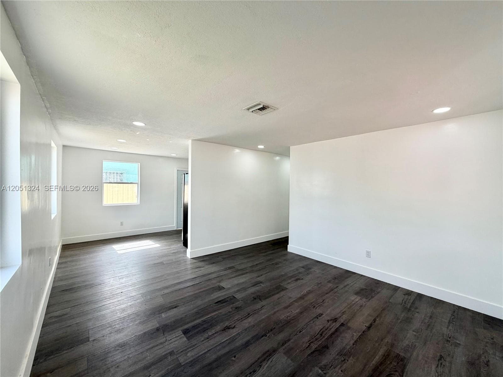 685 SE Park Dr, Hialeah, FL 33010 — zdjęcie 4