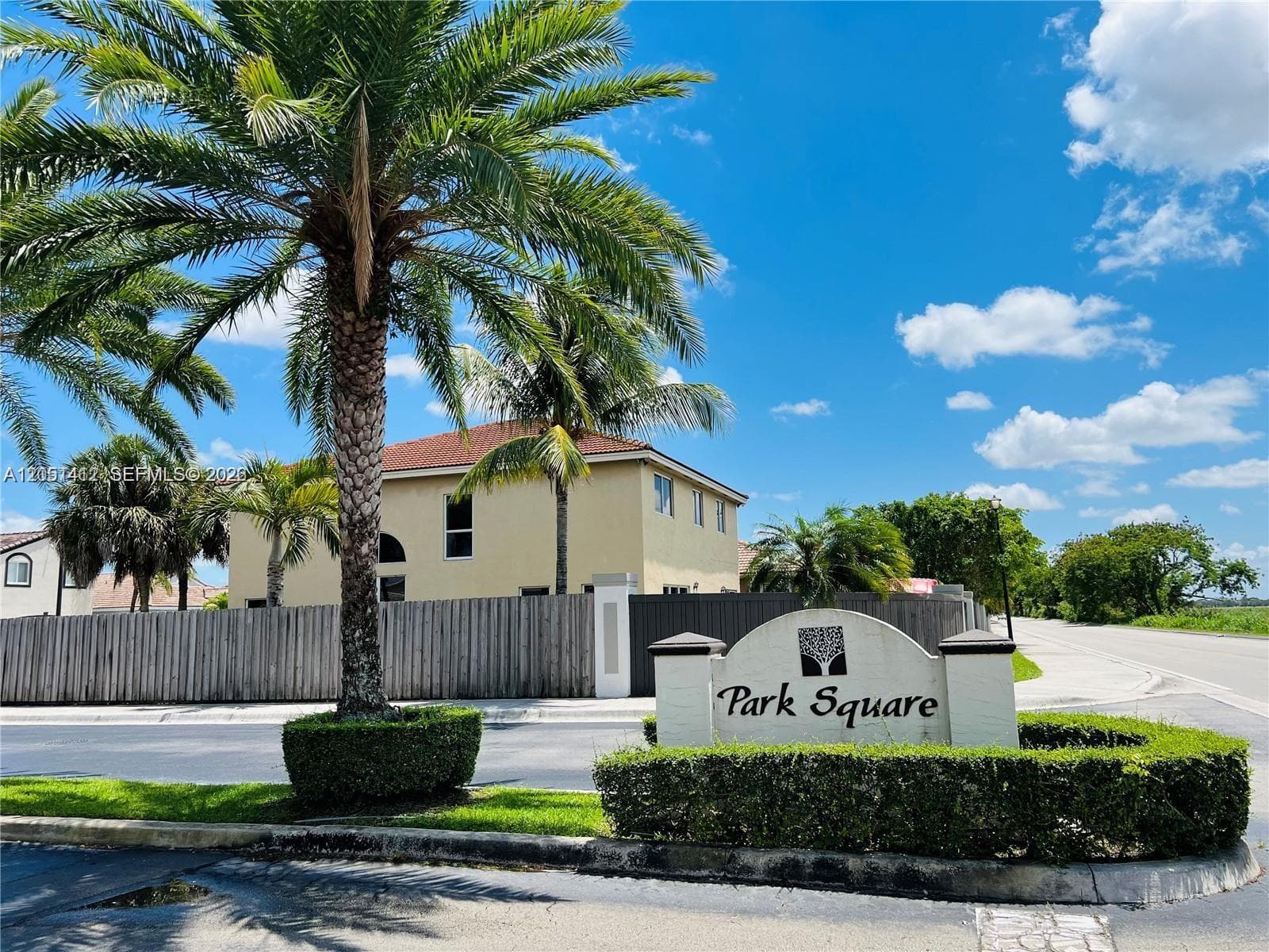 16453 SW 75th Ter, Miami, FL 33193