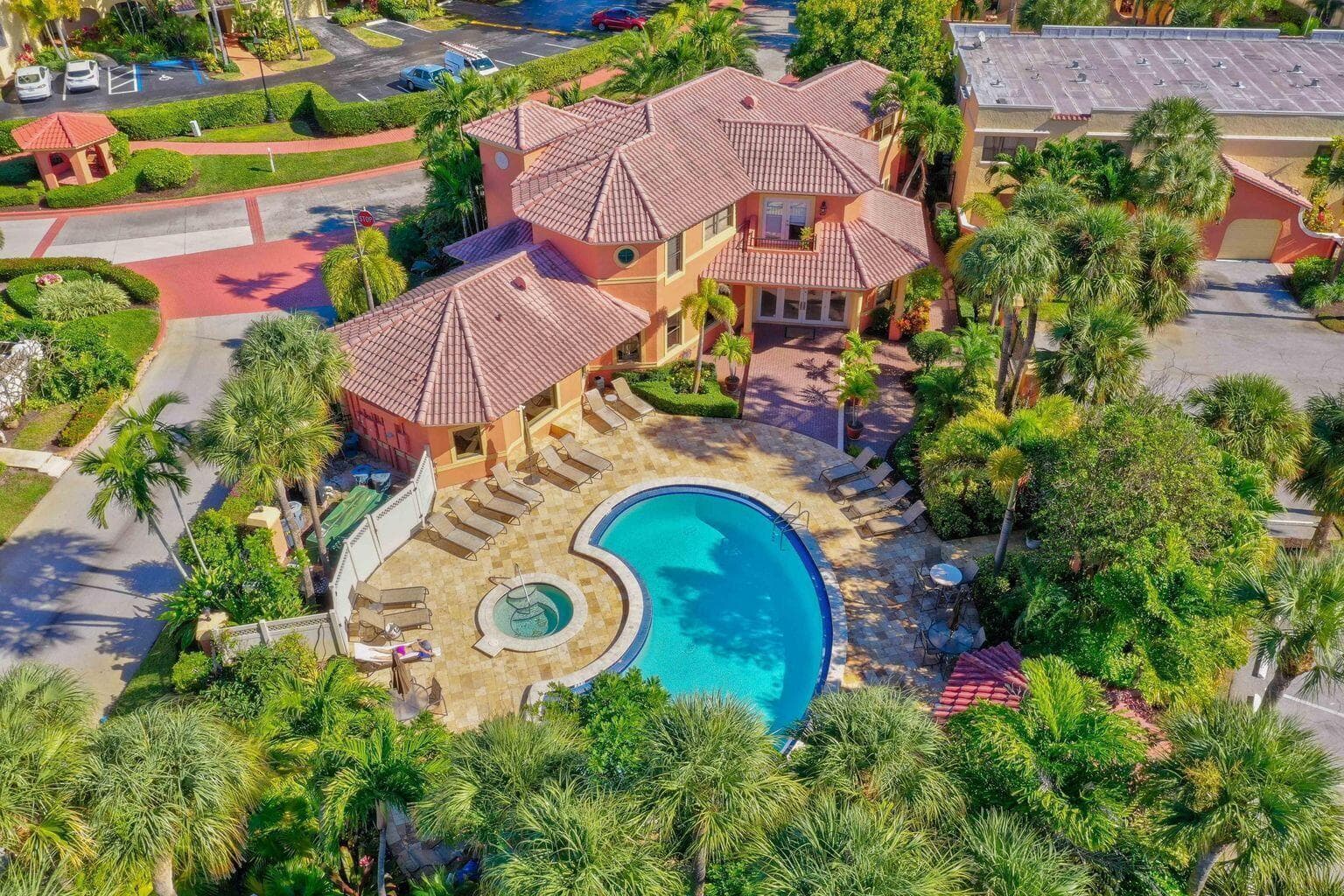 300 Uno Lago Drive # 303, Juno Beach, FL 33408