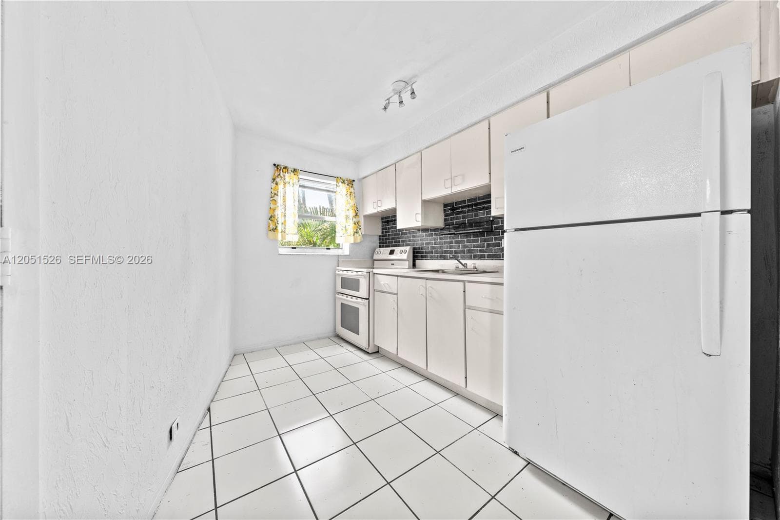 1610 NW N River Dr # 201, Miami, FL 33125 — zdjęcie 5