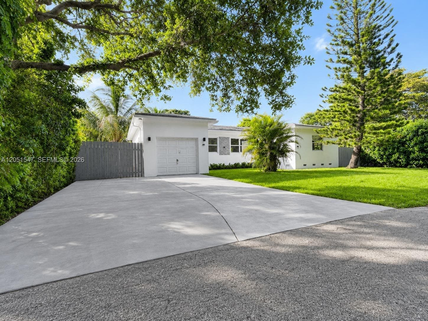 859 NE 115th St, Biscayne Park, FL 33161 — zdjęcie 3