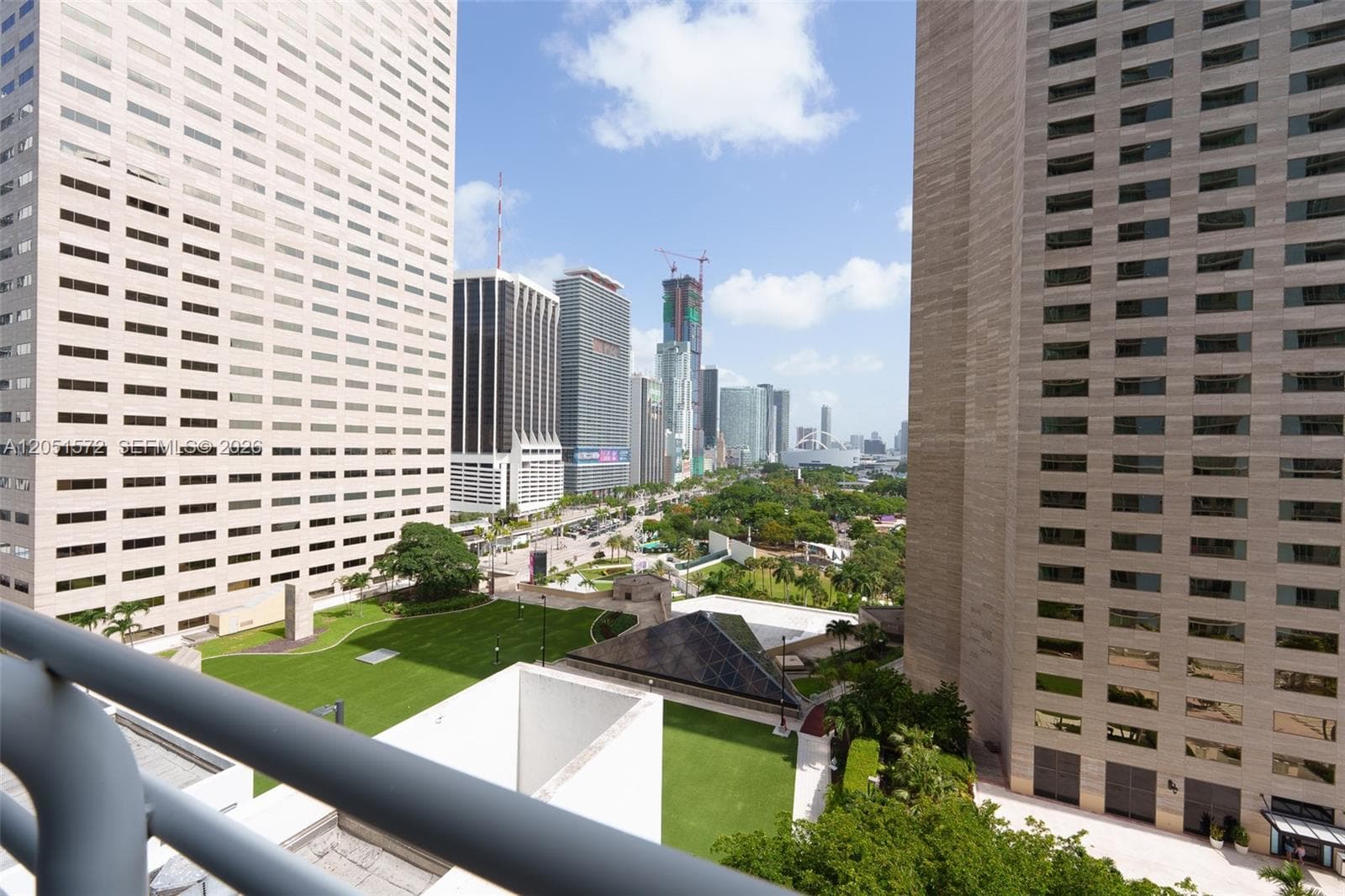335 S Biscayne Blvd # 1600, Miami, FL 33131 — zdjęcie 2