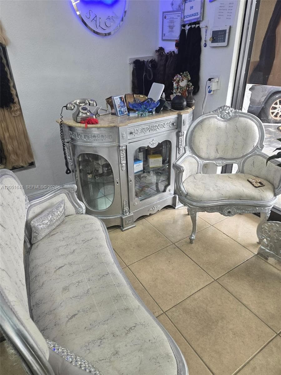 Full service Beauty salon PRIME location close to Sunset PLace, South Miami, FL 33143 — zdjęcie 2