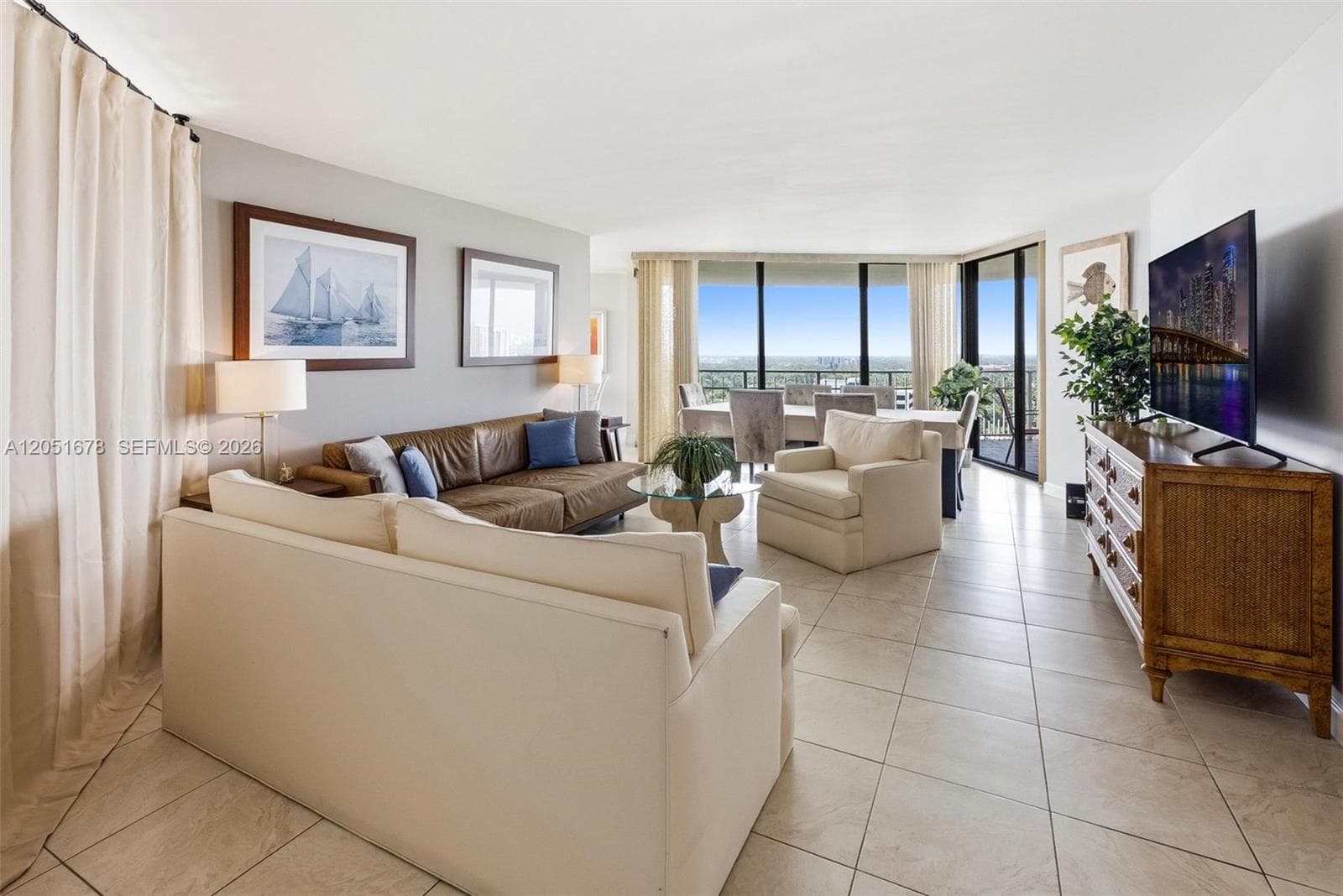2000 Towerside Ter # 1911, Miami, FL 33138 — zdjęcie 2