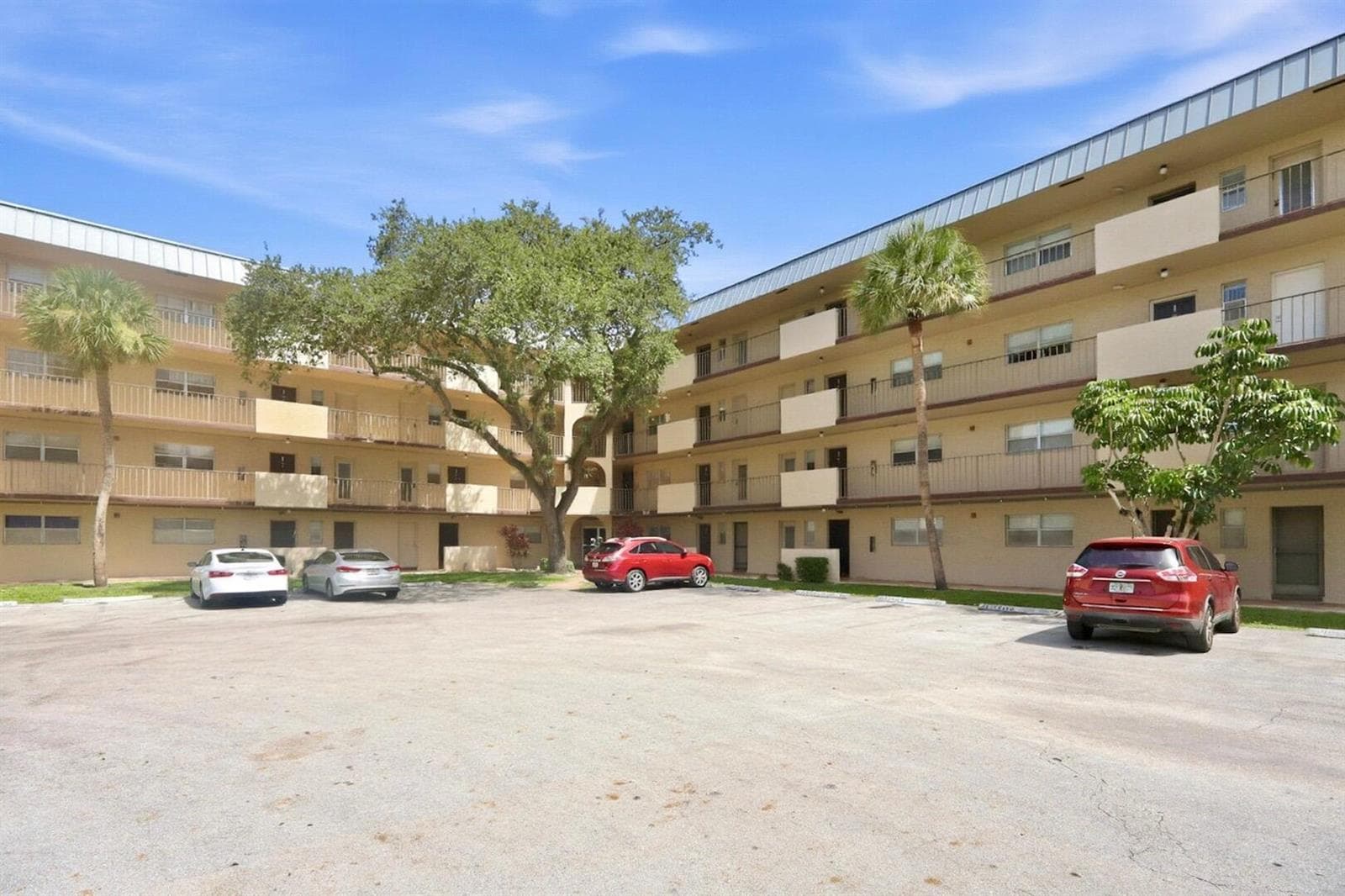 6301 N Falls Circle Drive # 111, Lauderhill, FL 33319