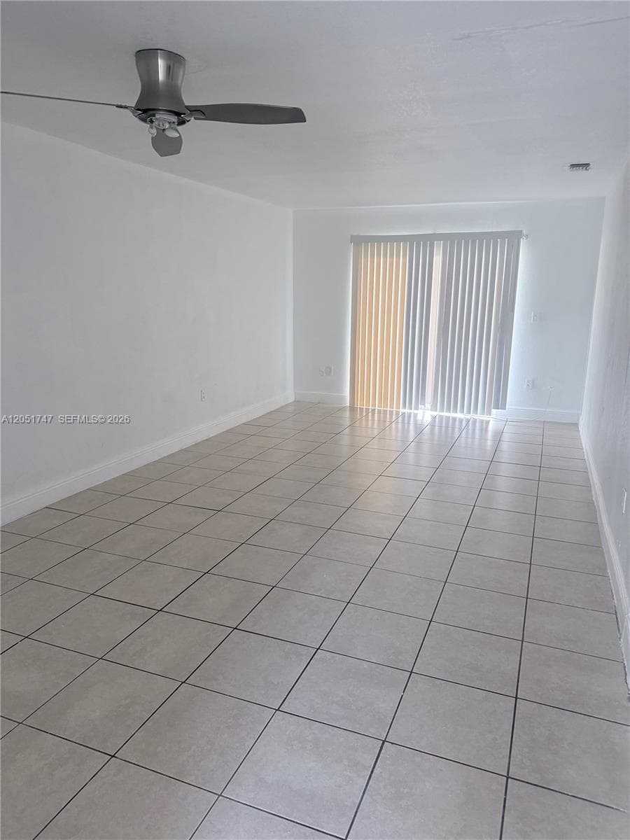 1990 NW 183rd St # 5, Miami Gardens, FL 33056 — zdjęcie 2