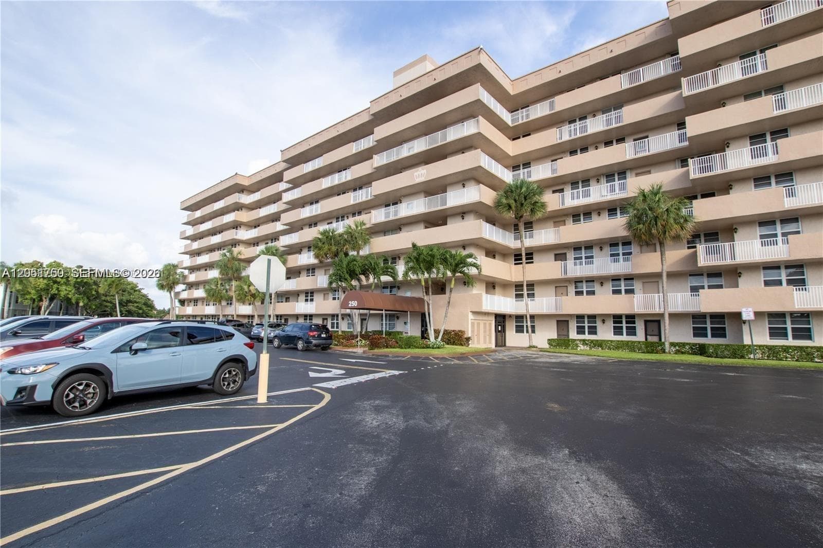 250 Jacaranda Dr # 302, Plantation, FL 33324