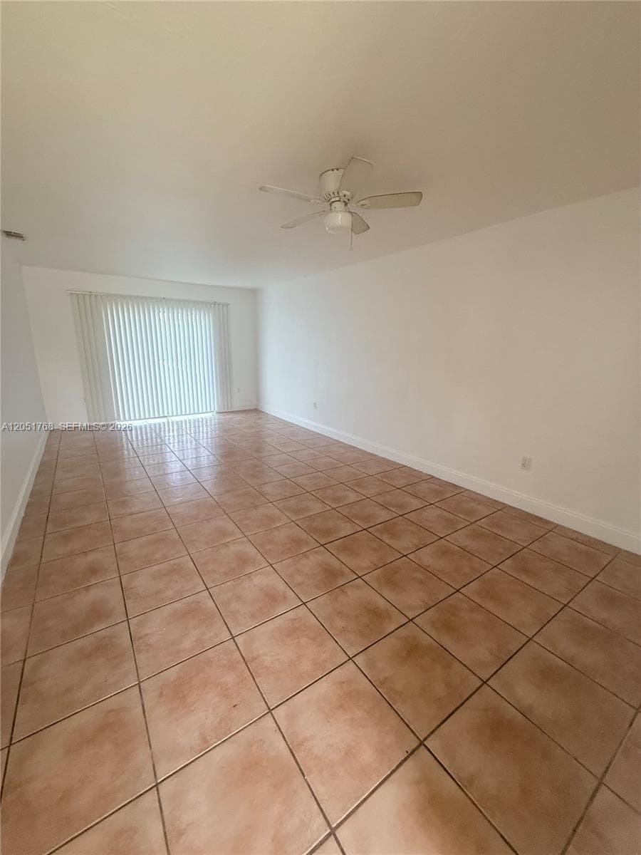 1990 NW 183rd St # 11, Miami Gardens, FL 33056 — zdjęcie 2