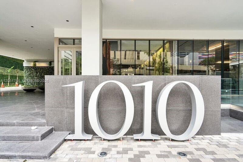 1010 Brickell Ave # 1403, Miami, FL 33131