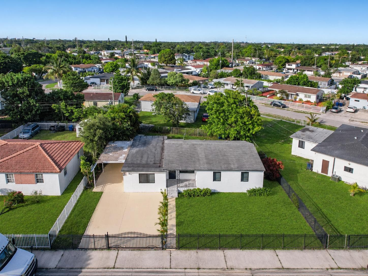 9001 NW 32nd Ct Road, Miami, FL 33147 — zdjęcie 2