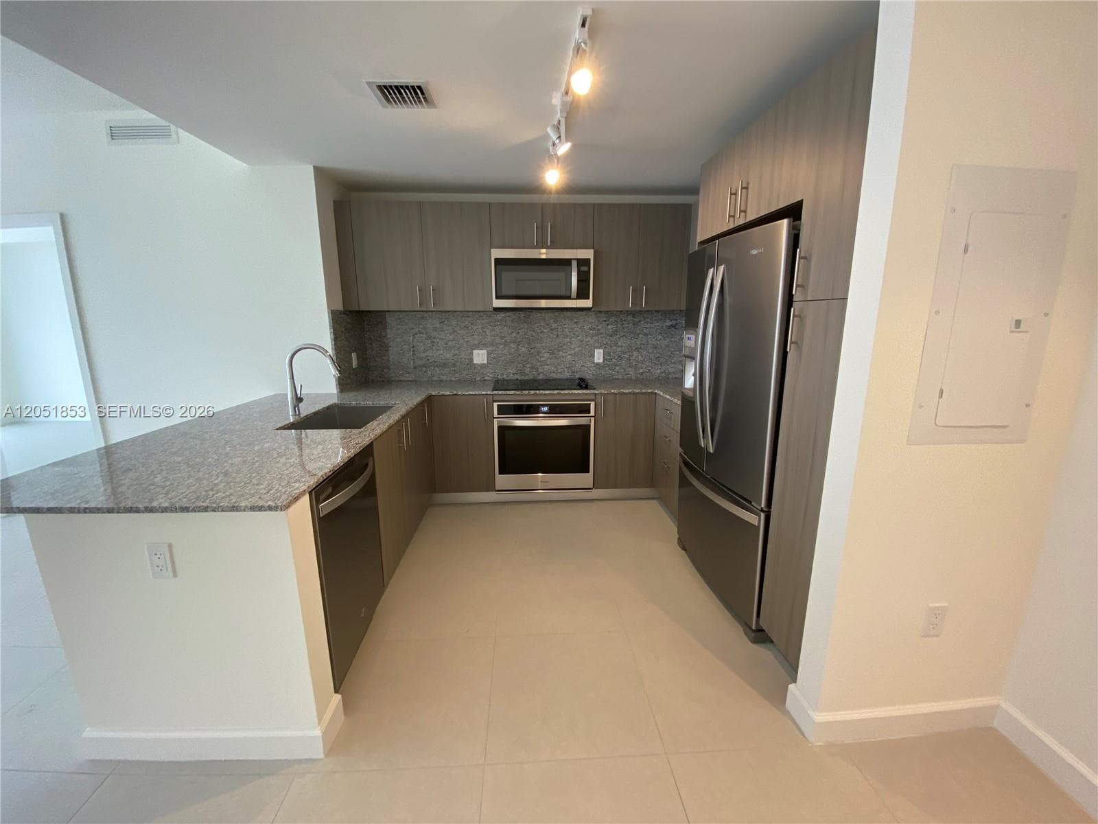 5350 NW 84th Ave # 706, Doral, FL 33166 — zdjęcie 3