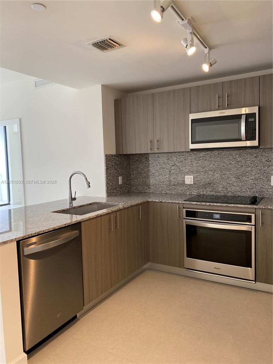 5350 NW 84th Ave # 706, Doral, FL 33166 — zdjęcie 4