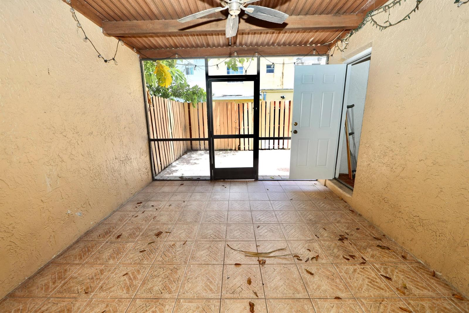 5953 NW 24th Court, Sunrise, FL 33313 — zdjęcie 5
