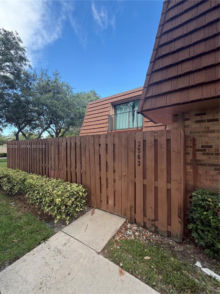 2563 CAMELOT # 2563, Cooper City, FL 33026