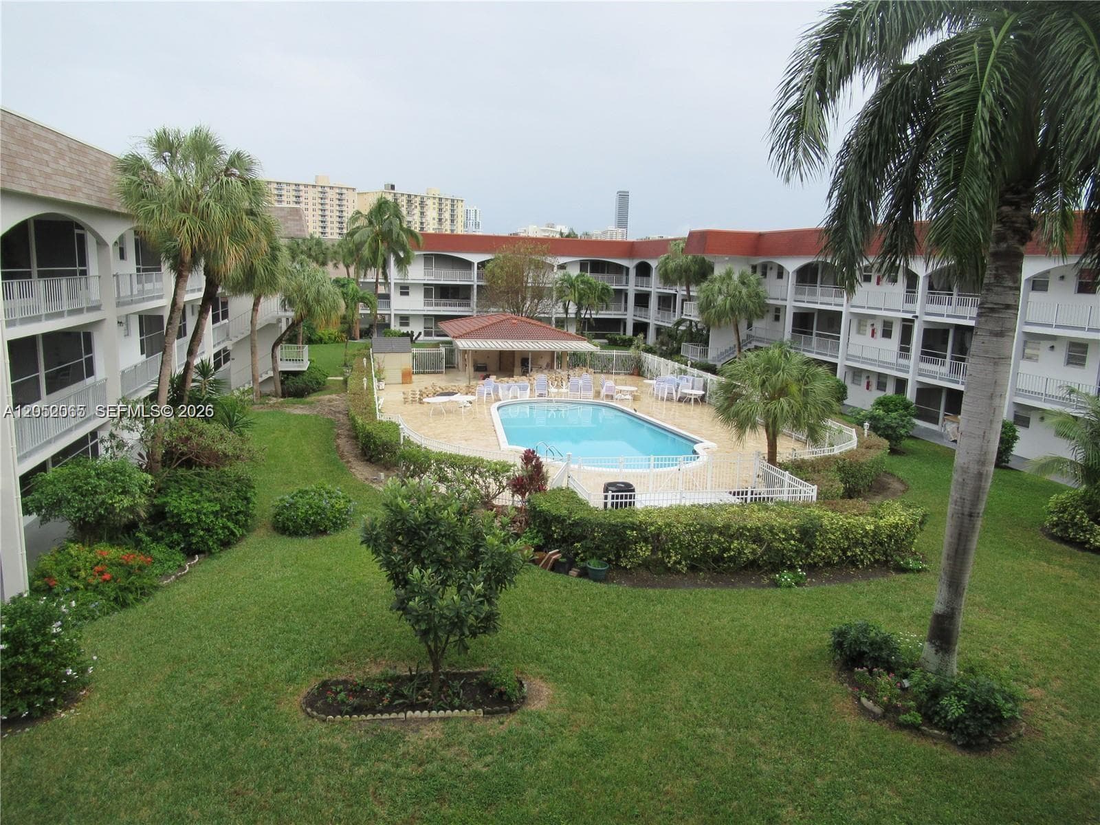 501 Blue Heron Dr # 121-A, Hallandale Beach, FL 33009
