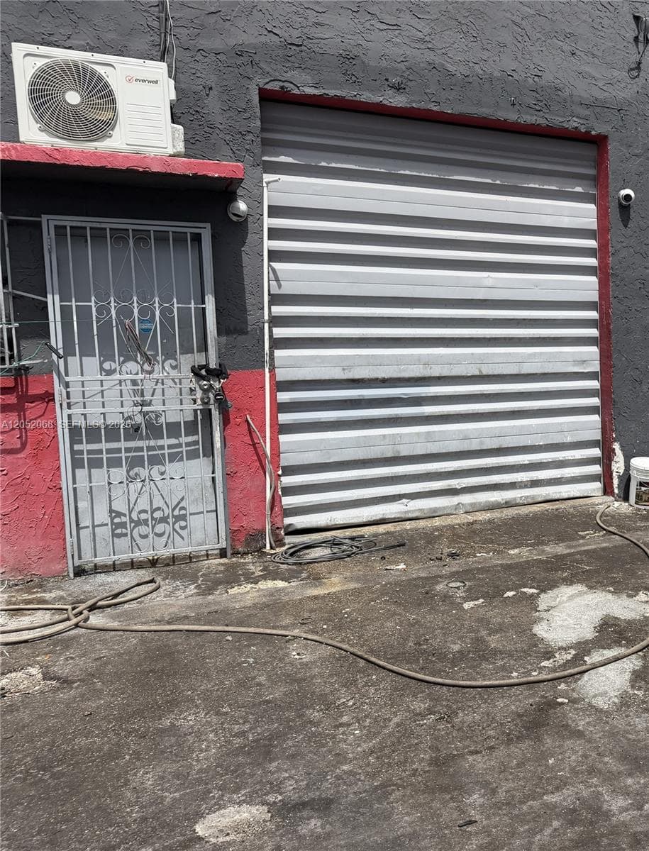 2561 NW 23rd St, Miami, FL 33142 — zdjęcie 2