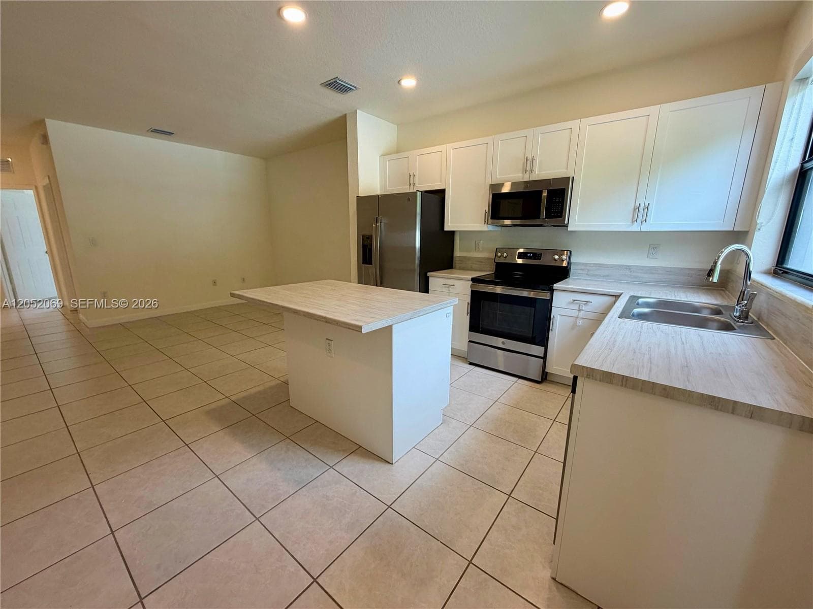 11115 W 32nd Ln, Hialeah, FL 33018 — zdjęcie 3