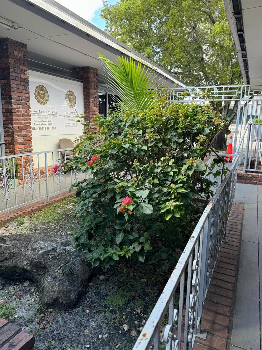 600 E 25th St # E, Hialeah, FL 33013