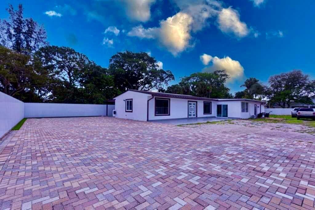696 Arlington Drive, West Palm Beach, FL 33415 — zdjęcie 2