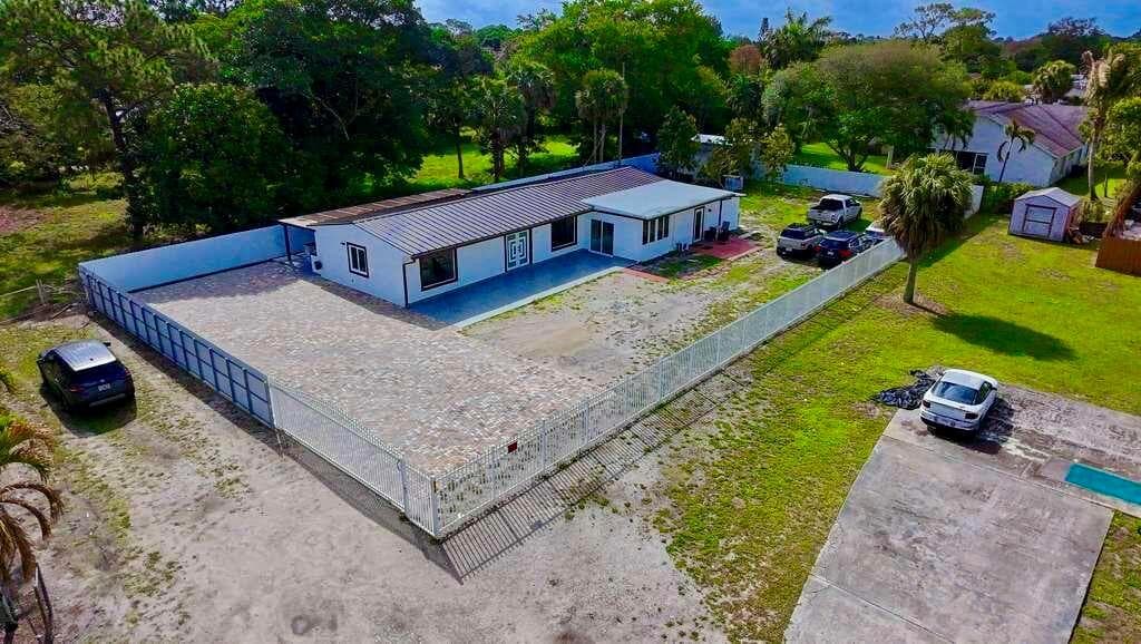 696 Arlington Drive, West Palm Beach, FL 33415 — zdjęcie 5