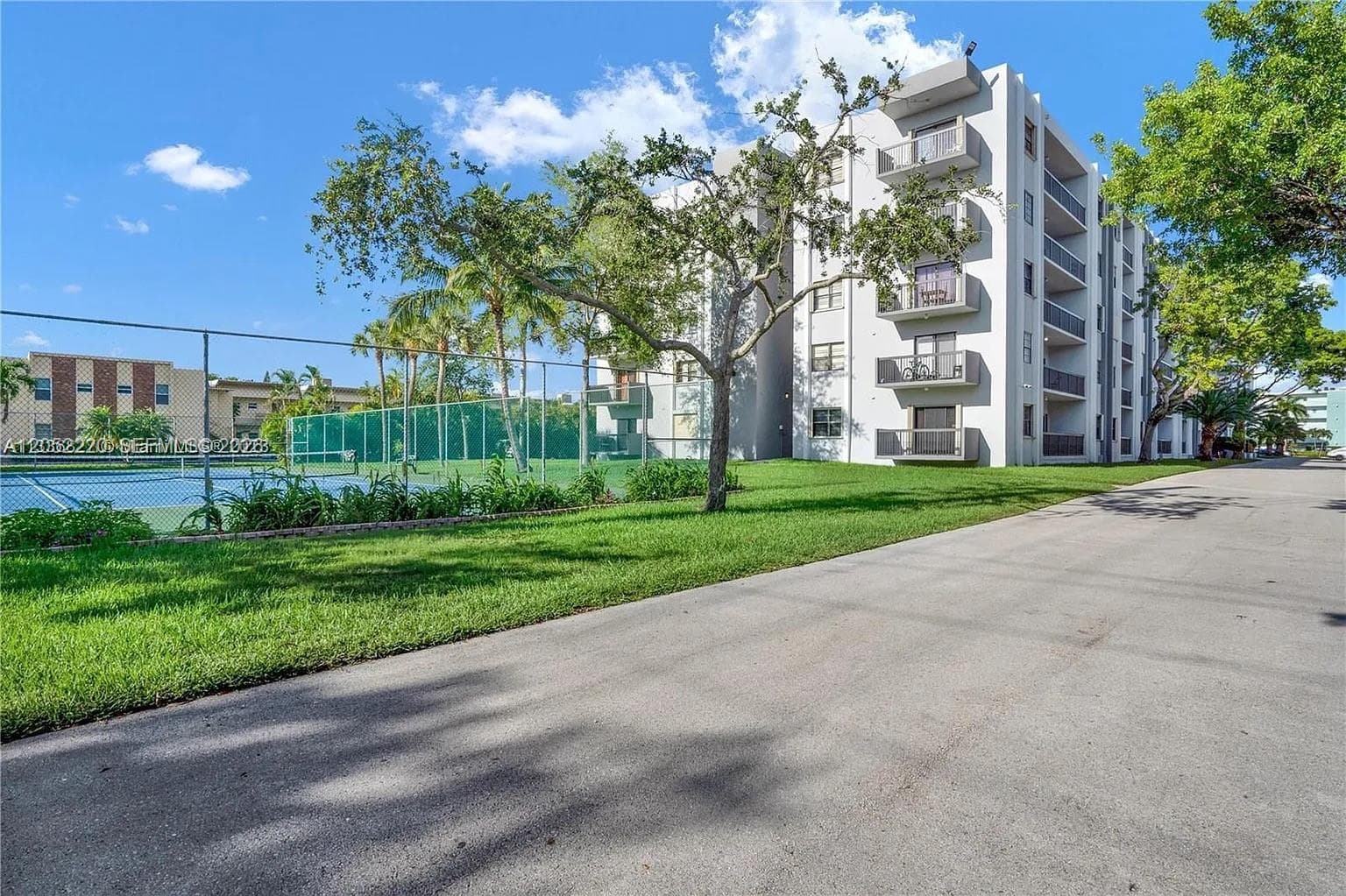1301 NE 7th # 405, Hallandale Beach, FL 33009 — zdjęcie 3