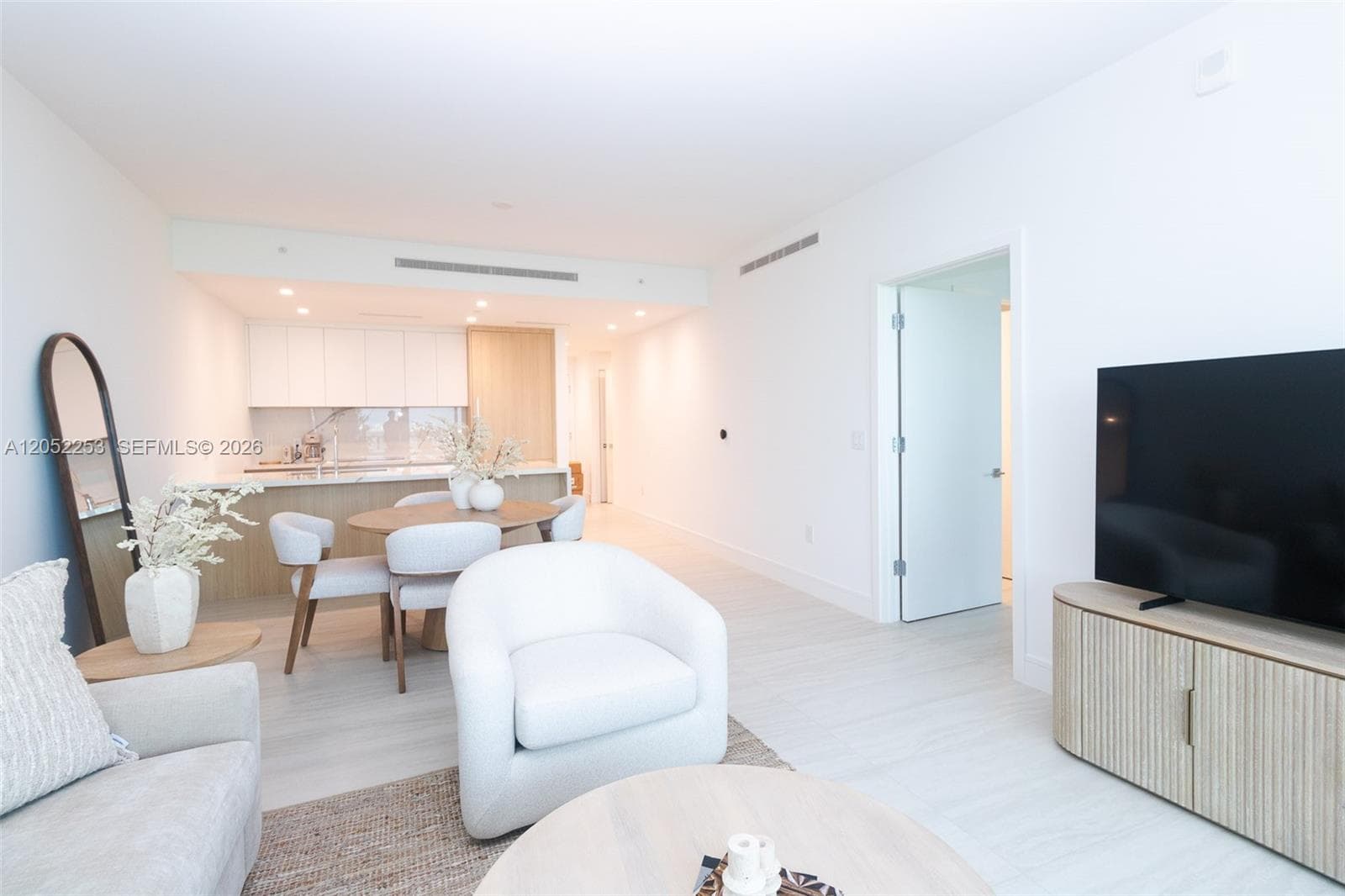 2411 Laguna Circle # 1704, North Miami, FL 33181 — zdjęcie 3